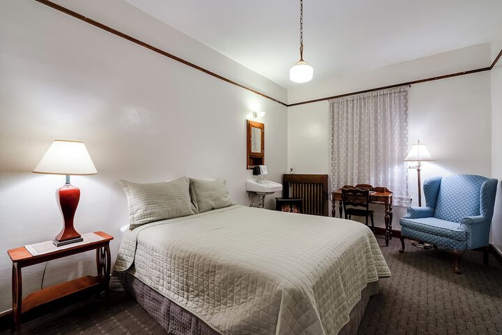 Room 28 of 42