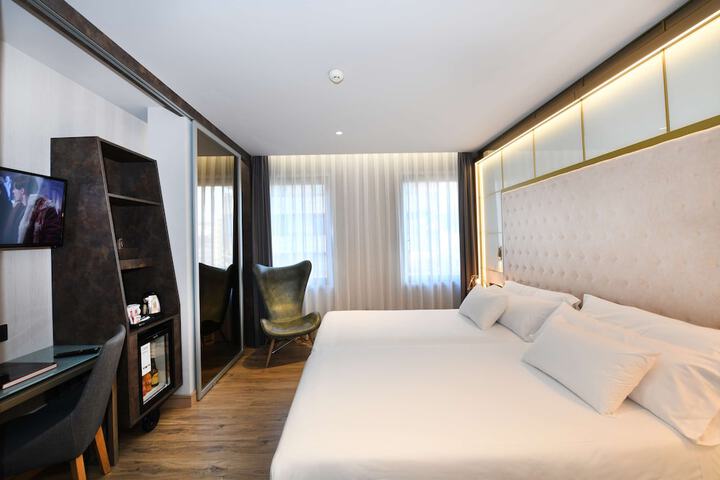Room 5 of 45