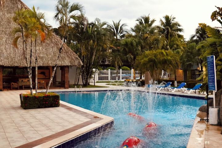 Pool Hotel