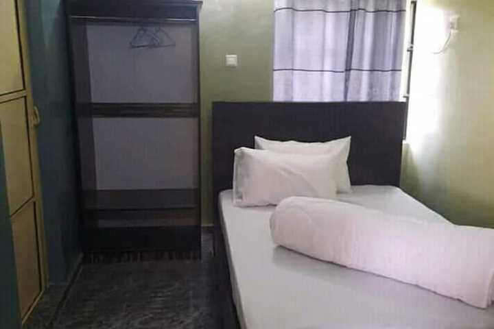 Room 16 of 23