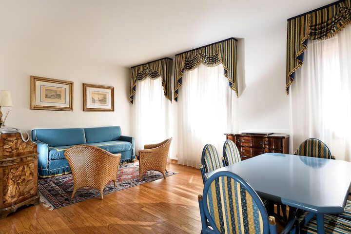 Room 4 of 30