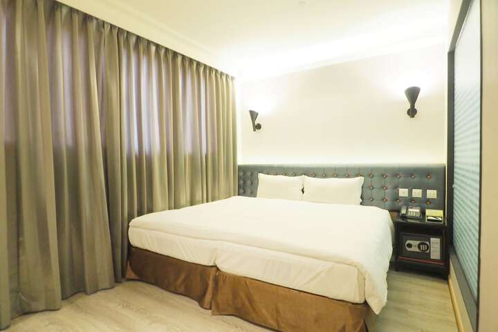 Room 19 of 43