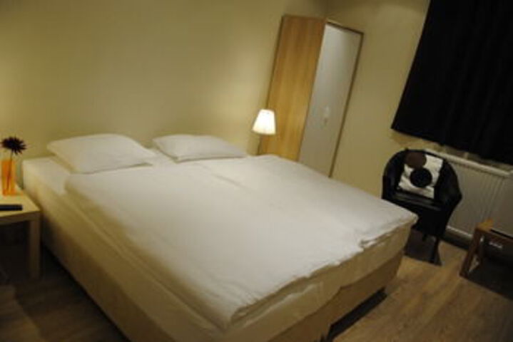 Room 53 of 94