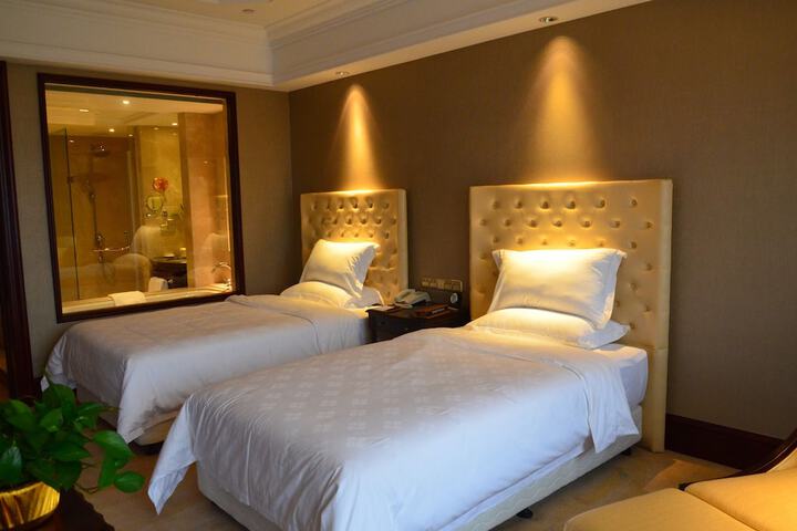 Room 2 of 47