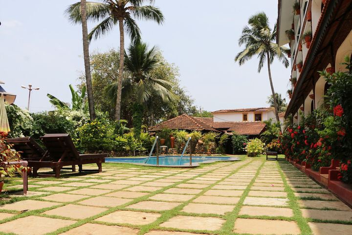 Pools & Facilities