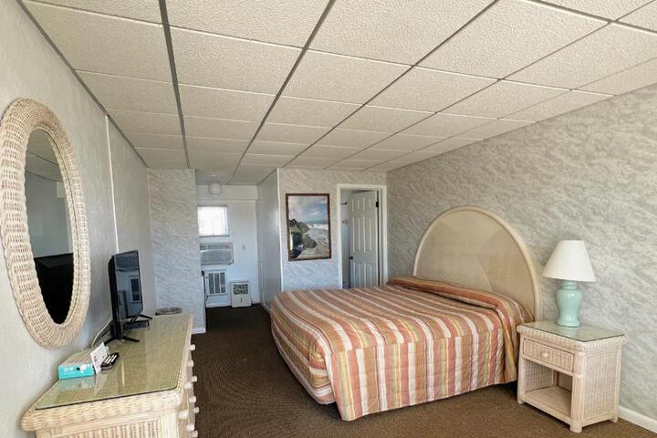 1 King Bed (1 of 3)