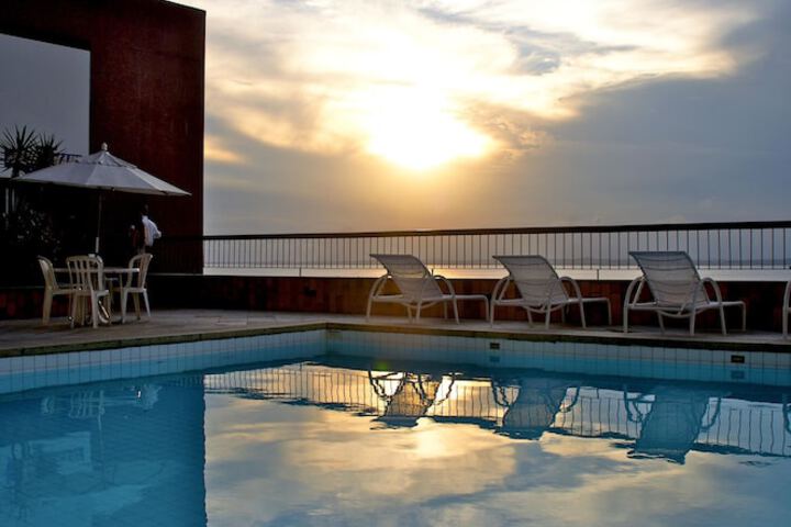Hotel Pool