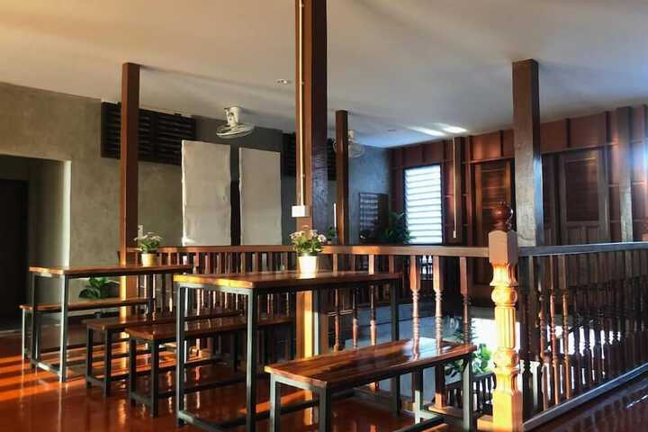 Dining 22 of 36