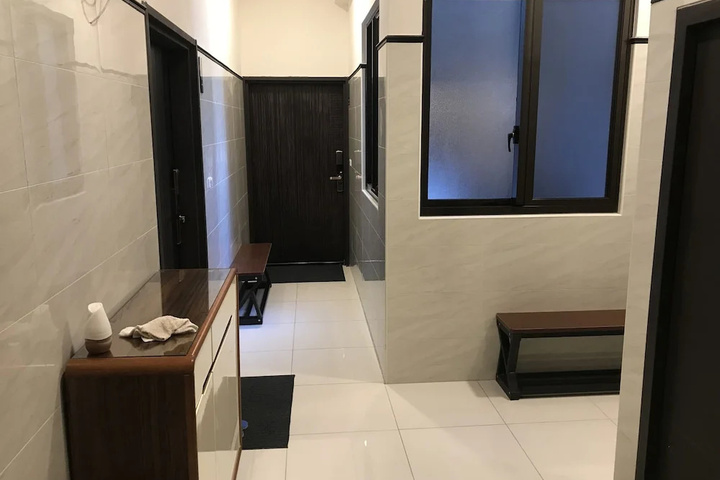Room 4 of 13