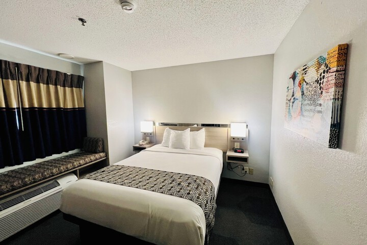 1 Queen Bed (9 of 35)