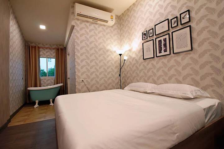 Room 4 of 25