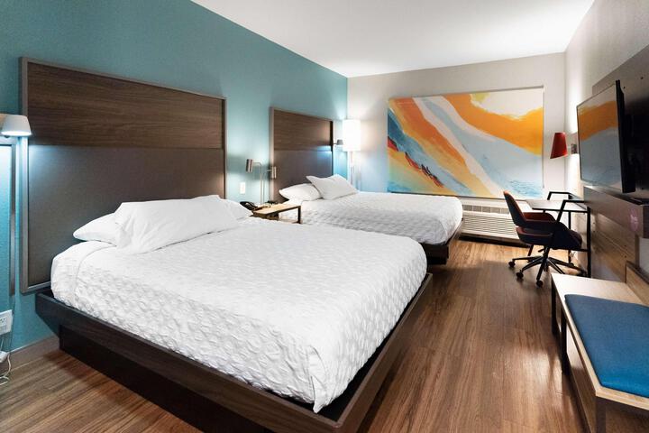 2 Queen Beds (2 of 9)