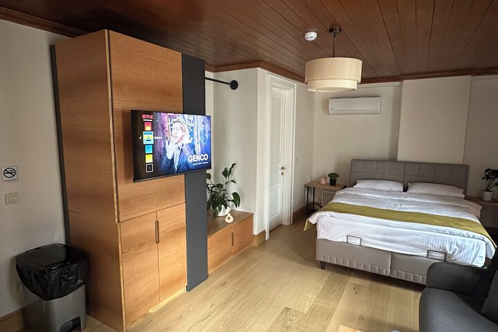Room 7 of 15