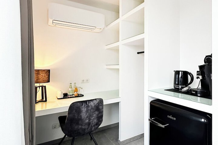 Room 44 of 179