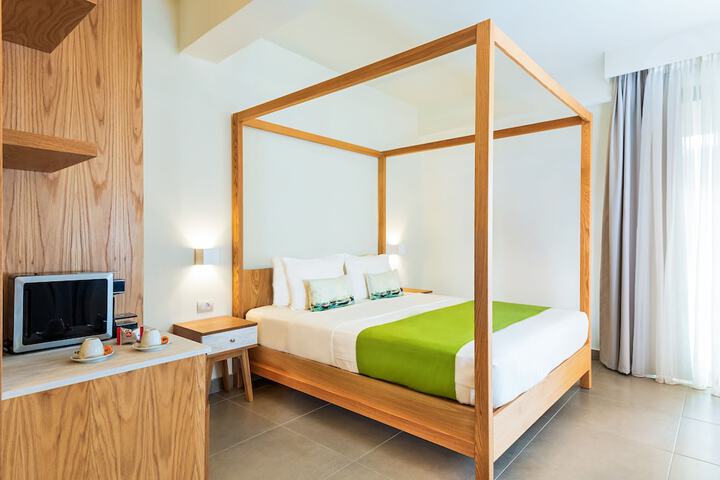 Room 9 of 38