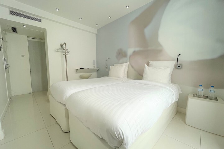 Room 25 of 50