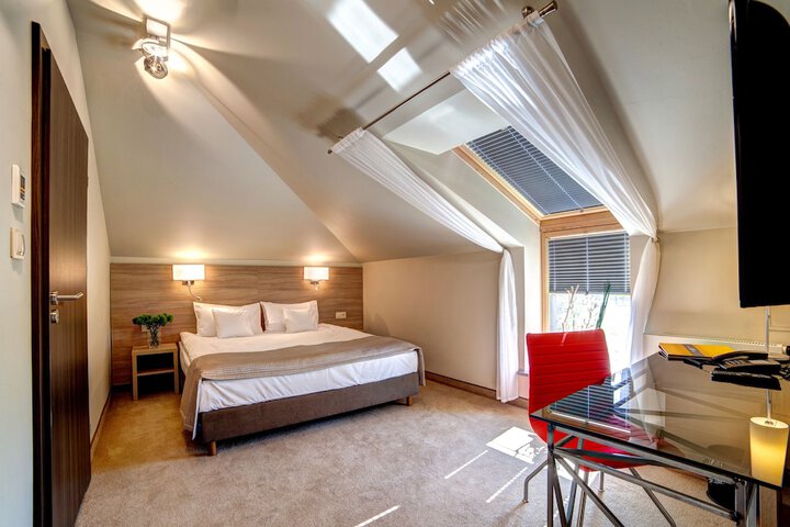 Room 11 of 64