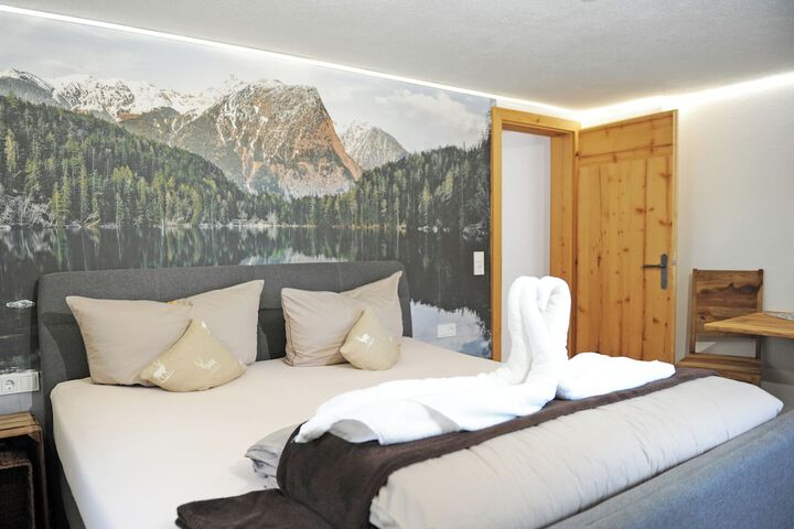 Room 2 of 37