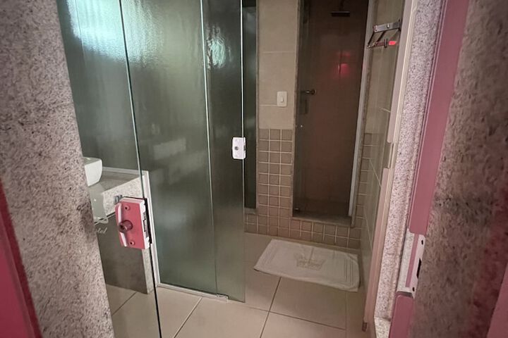 Room 69 of 118