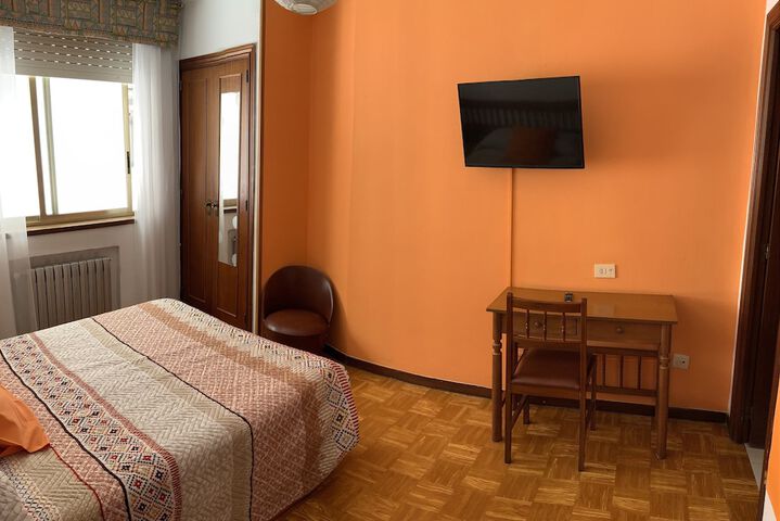Room 13 of 50