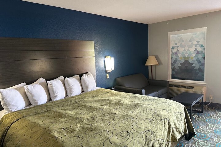 Room 27 of 43