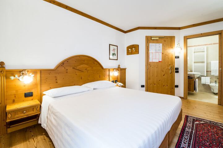 Room 4 of 11