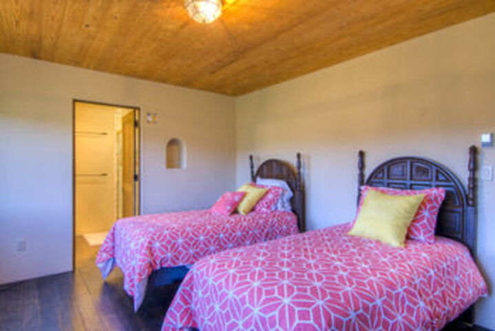 Room 10 of 35