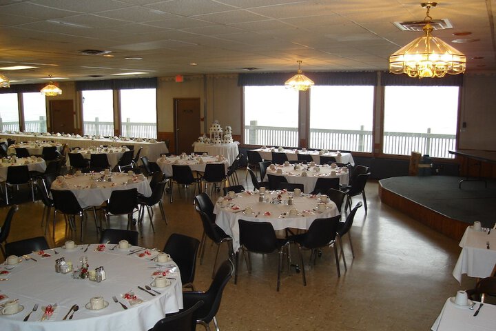 Ballroom/Hall 34 of 50