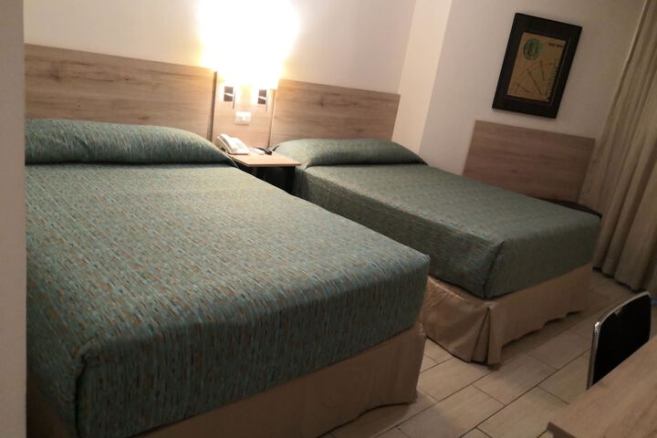 Room 11 of 28