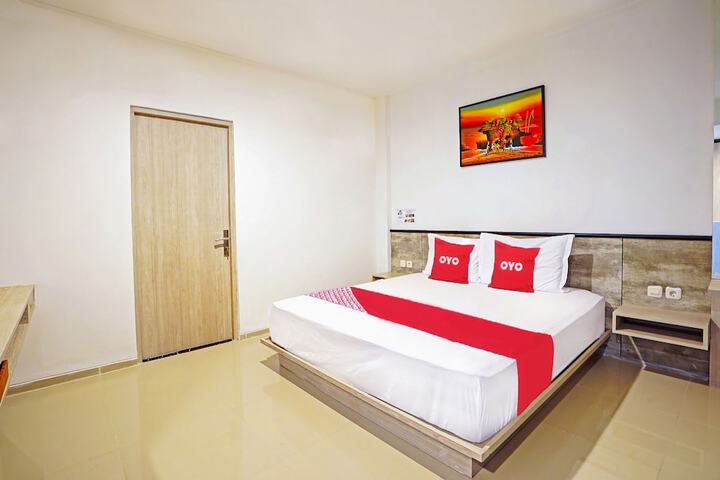 Room 9 of 33