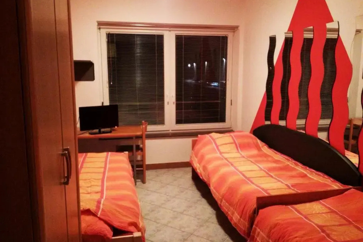 Room 5 of 15