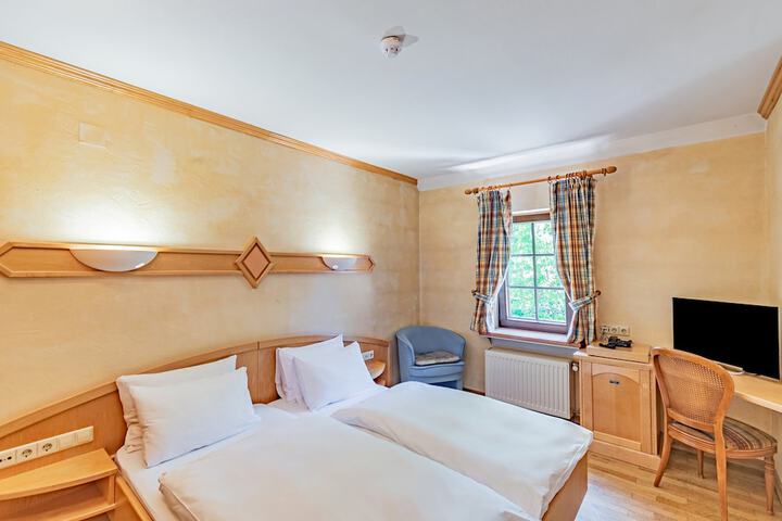 Room 13 of 82