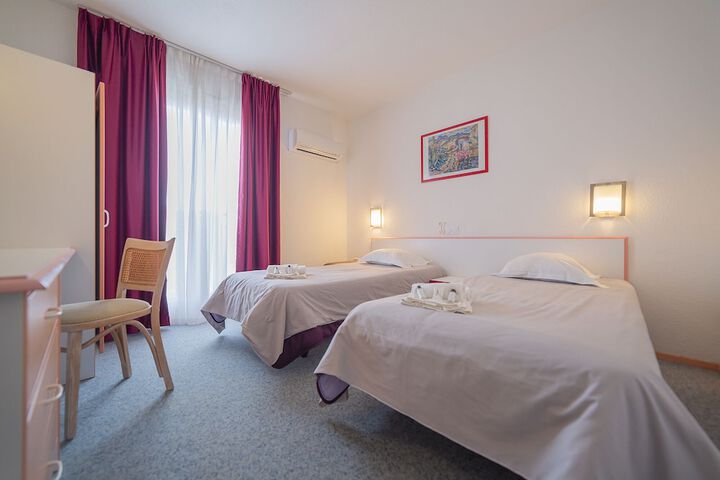 Room 10 of 47
