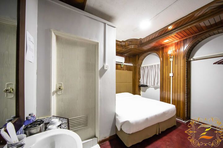 Room 35 of 47