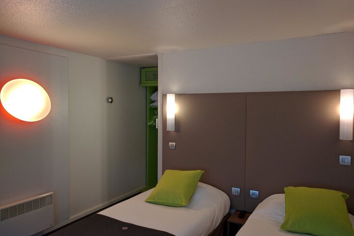 Room 7 of 40