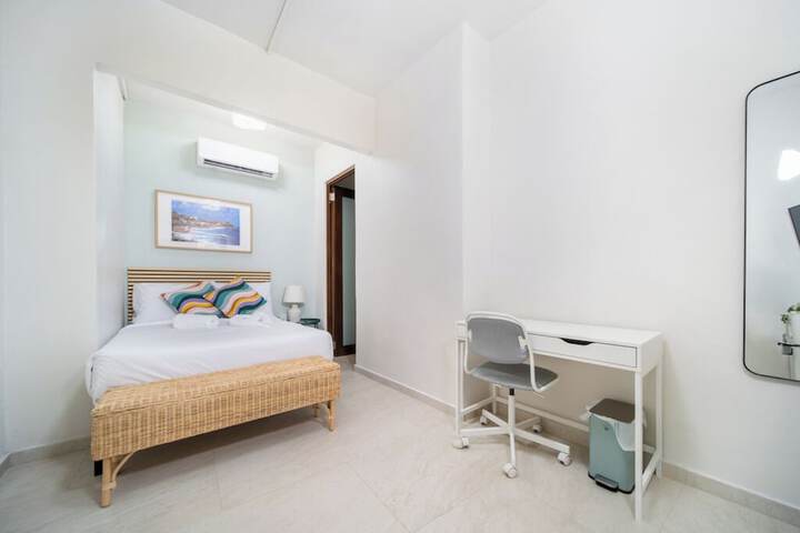 Room 6 of 25