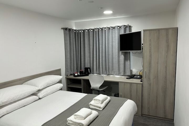 Room 10 of 83