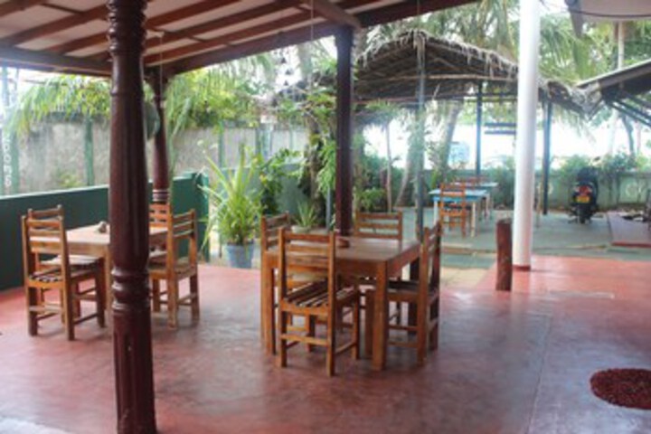 Dining 6 of 13