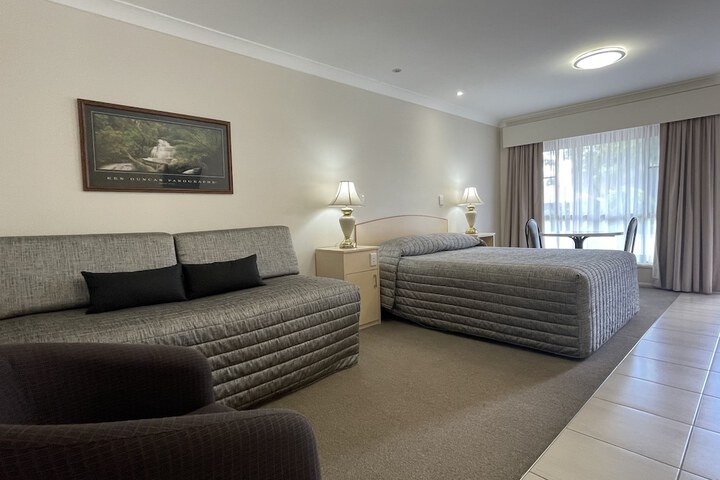 Room 3 of 51