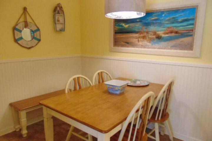 H13 Ocean Walk Resort 2bdrm 2 bath downstairs great beds Great view and always a great breeze in St. Simons Island, GA