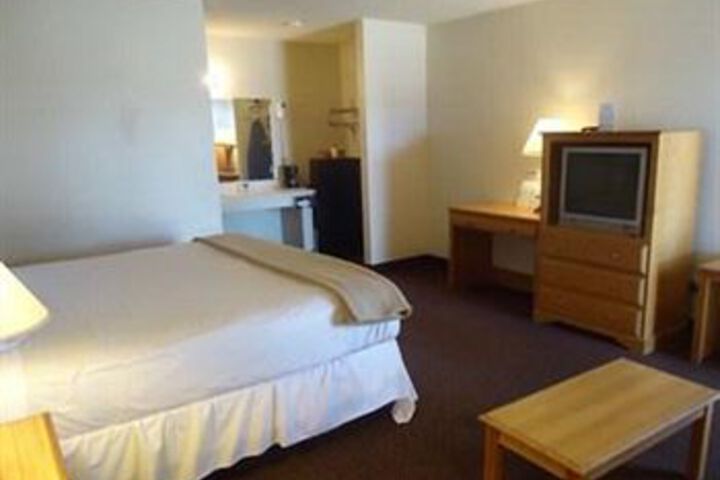 Room 7 of 12