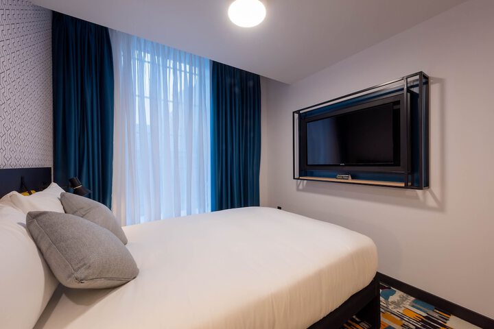 Room 7 of 24