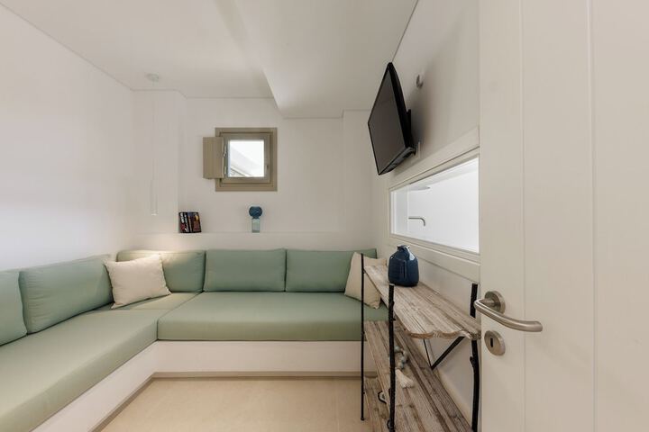 Room 49 of 226