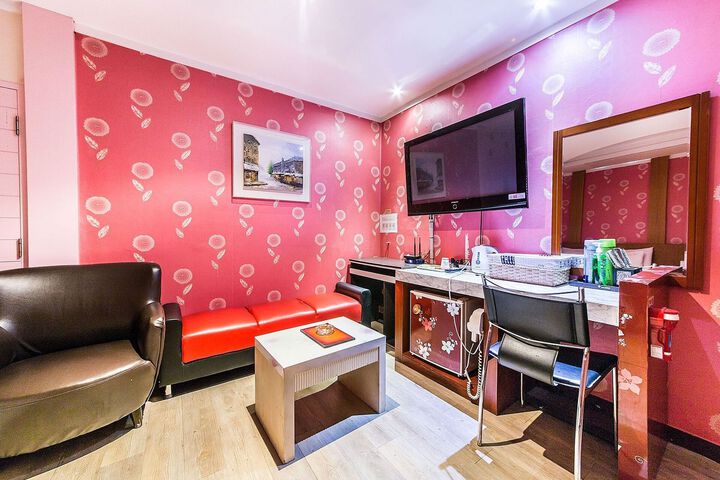 Room 36 of 38