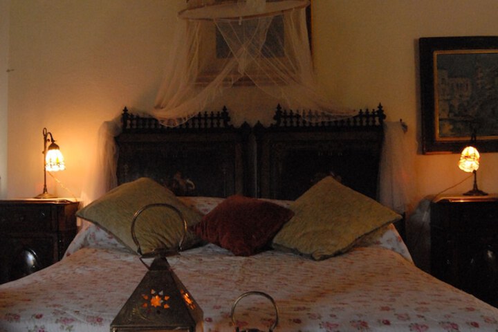 Room 8 of 32