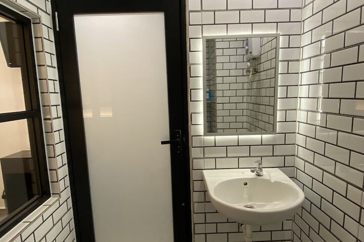 Room 79 of 102