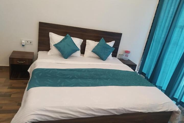 Room 4 of 38