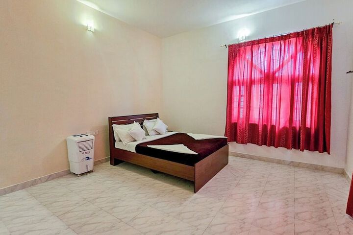 Room 8 of 18