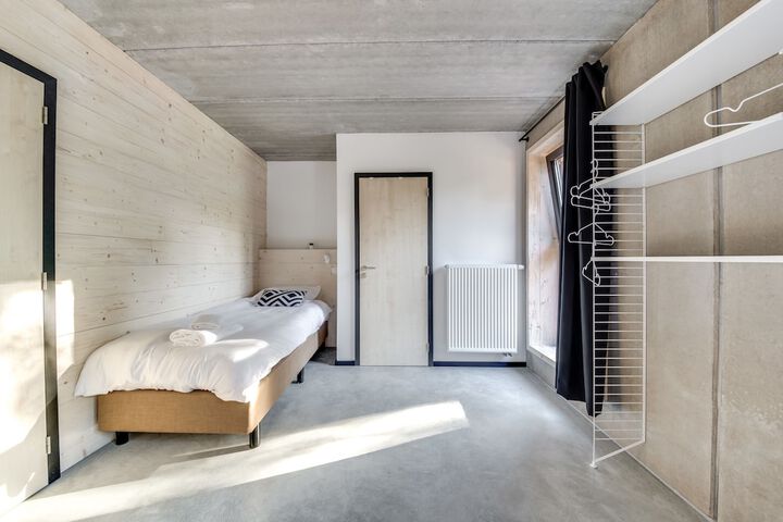 Room 6 of 61