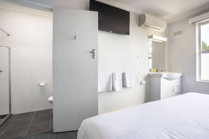 Room 9 of 39